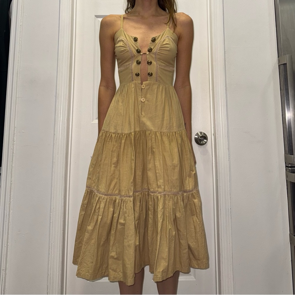 VINTAGE Tan Tired Midi Dress with a deep V-neckline 🌾